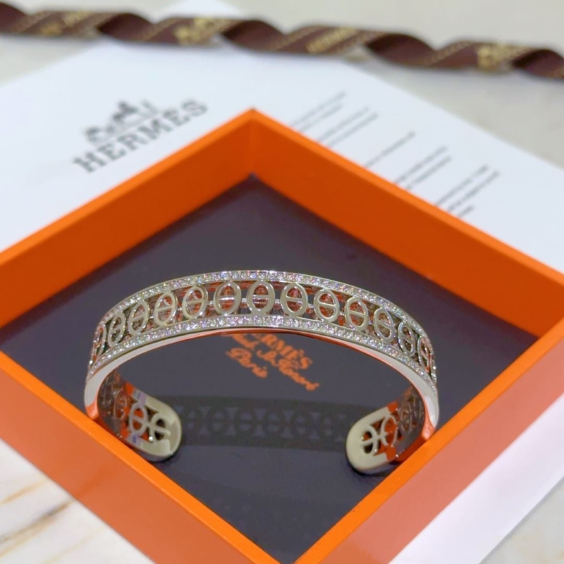 H**me5 bracelets